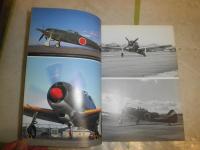 第二次世界大戦　軍用機ハンドブック　日本篇　　松崎豊一編著　1刷　ヤケシミ汚難有　H2左5
