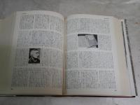 日本近代文学大事典　　机上版　日本近代文学館編　　1刷函　ヤケシミ汚有　　函痛難有　　ゆうパック送付　　H2左2　　ゆうパック送付