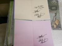 池田あきこ2冊セット　　・ダヤンのたんじょうび　33刷　　・猫の島のなまけものの木　8刷　両冊署名入り　裸本　J2右1