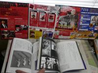 ・マカロニウエスタン　殺戮と銃撃のバラード　蔵臼金助著　1刷帯　・イタリア人の拳銃ごっこ　マカロニ・ウエスタン物語　二階堂卓也著　初版帯　2冊セット　・ポストカード15枚　・チラシ2枚　　少シミ少汚有　レターパックプラス送付　　S1前離島