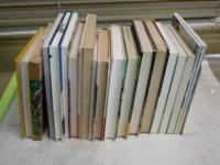 西表島・イリオモテヤマネコ関連書籍　18冊セット　・イリオモテヤマネコ戸川幸夫　　・西表島紀行芹澤正憲　　・クロウサギの棲む島鈴木博　・島の人々とその生活　西表島への調査旅行　駒場学園高等学校編　ほか　ゆうパック送付　H2上段