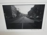 ベルリン・壁のあとで　　写真・マリオアンブロスイウス　序文・ヴィムヴェンダース　　初版帯函帙　　函シミ多し　　書籍タイトル頁署名入り　DELUXE　EDITION　PRINT2枚　署名入り　E3左　ゆうパック送付