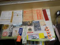 紙モノまとめて一括　　・自治宝くじ見本　・珈琲券　・ビクターSレコードチラシ　・鉄道100年記念入場券　・地図その他各種　ヤケシミ汚難有　送料300円　H3左２箱