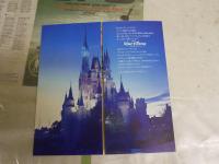 ・東京ディズニーランド　1982年オープン前の案内チラシ　1枚もの4折れ　・ディズニーランドマザーブック　20巻4号ふろく　親子でできる右脳トレーニング　ヤケシミ汚有　2点セット　　H3左2箱