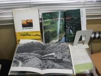 ・魅惑の鉄道　廣田尚敬　初版函　昭和44年11月　ヤケシミ汚難痛　　・鉄道讃歌　けむりプロ著　　鉄道ファン増刊号　初版　昭和46年2月　・国鉄全線総ガイド　東北・北海道　1版1刷　昭和59年5月　　ゆうパック送付　E7左下