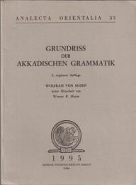 Grundriss der akkadischen Grammatik.