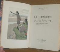 LA LUMIÈRE QUI S'ÉTEINT. Illustré de douze planches en couleurs par A.-E. MARTY.