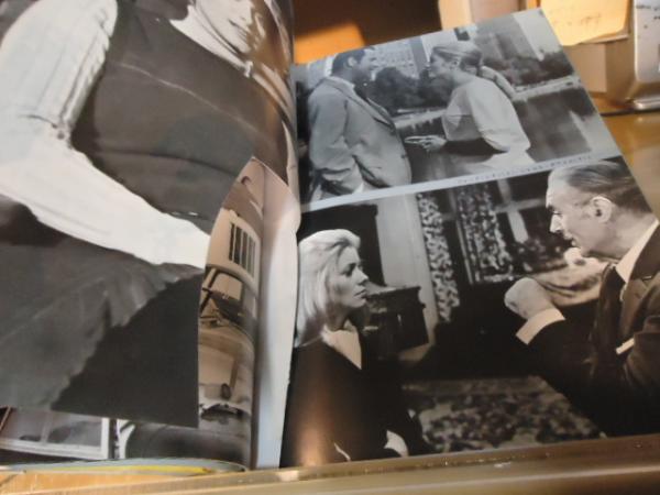 カトリーヌ・ドヌーヴ 息吹く魅惑のエレガンス シネアルバム④