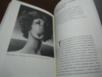 Feminist Fabulation: Space/Postmodern Fiction