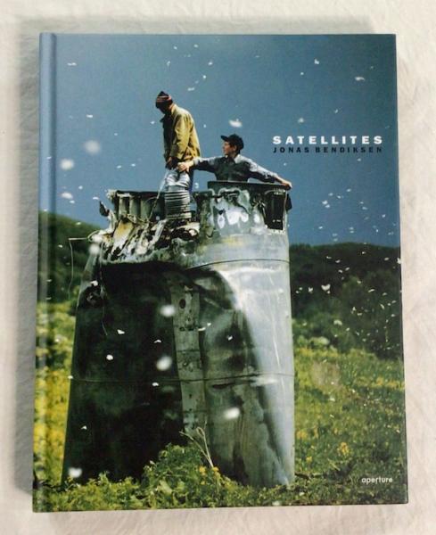 Satellites　Jonas Bendiksen　ジョナス・ベンディクセン Satellites — Jonas Bendiksen