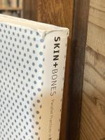 スキン+ボーンズ : 1980年代以降の建築とファッション : 日本語版カタログ