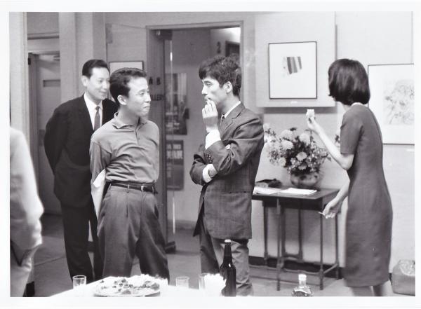 池田満寿夫個展スナップ写真 / 古本、中古本、古書籍の通販は