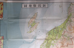 新潟県地図 （４０万分１） 裏面：平年ニ於ケル積雪配布図／郡市別生産額表／人口分布図／米生産分布図／他