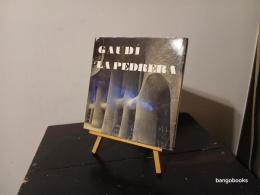 Gaudi  La Pedrera ガウディ　カサ・ミラ