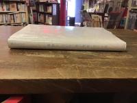 彼女は長い間猫に話しかけた