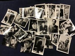 ＜小型映画スチール写真＞片岡千恵蔵４１枚一括（「多羅尾伴内」シリーズ「アマゾン無宿 世紀の大魔王」「ヒマラヤ無宿 心臓破りの野郎ども」「地獄岬の復讐」「八ツ墓村」「三つ首塔」ほか）　