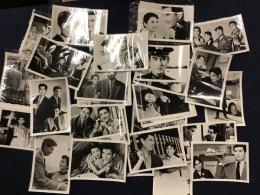 ＜小型映画スチール写真＞ 高倉健５１枚一括（「喧嘩社員」「大学の石松」シリーズ「ジェット機出動 第101航空基地」「俺が地獄の手品師だ」「母孔雀」「花と嵐とギャング」「電光空手打ち」「べらんめえ芸者」「空中サーカス 嵐を呼ぶ猛獣」「万年太郎と姉御社員」「東京丸の内」ほか）