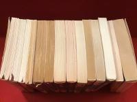 泡坂妻夫著作文庫14冊一括（新潮文庫「妖女のねむり」「ヨギ ガンジーの妖術」「しあわせの書 迷探偵ヨギ ガンジーの心霊術」「生者と死者 迷探偵ヨギ ガンジーの透視術」／角川文庫「11枚のトランプ」「湖底のまつり」「喜劇悲奇劇」「亜愛一郎の転倒」／講談社文庫「花嫁のさけび」「煙の殺意」「死者の輪舞」／光文社文庫「ダイヤル7をまわす時」／双葉文庫「弓形の月」／文春文庫「妖盗S79号」）