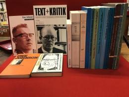 UWE JOHNSON ウーヴェ・ヨーンゾン 研究関連書（評伝、評論、文献目録など）、洋書24冊一括（内１冊のみフランス語、他すべてドイツ語）　※５冊を除く全ての前見返し（一部扉）に購入の覚え書き、印、エンボス刻印などあり　内１冊にNicolai Riedelによる識語署名入り