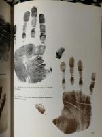 The Book Of The Hand : An illustrated history of Palmistry
