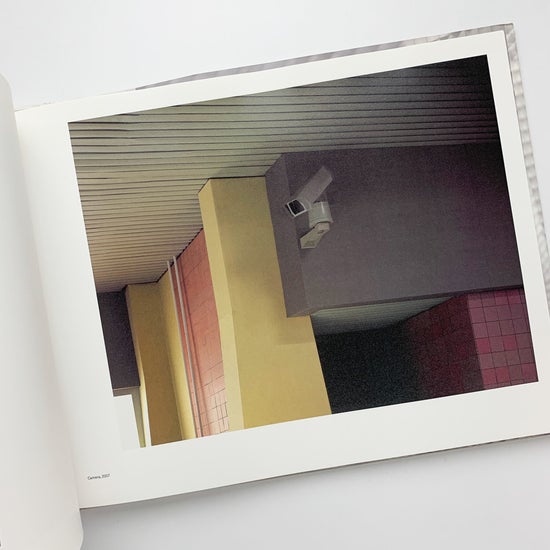 Thomas Demand トーマス・デマンド 写真集 2004 Thomas Demand / 古本、中古本、古書籍の通販は「日本の古本屋