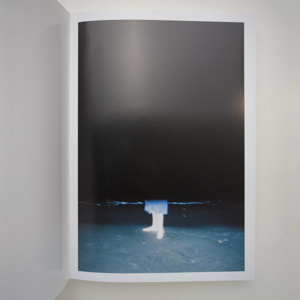 濵本奏 写真集 『ー・・』初版・レコード未使用 濵本奏 写真集 midday ghost(濵本奏) / 古本、中古本、古書籍の通販は