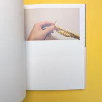 「記憶は地に沁み、風を越え 日本の新進作家 vol.18」展 カタログ