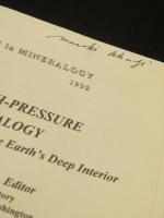 Ultrahigh-pressure mineralogy : Physics and chemistry of the earth's deep interior ＜Reviews in mineralogy　volume 37＞