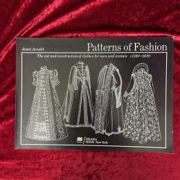 Patterns of Fashion: The cut and construction of clothes for men and women c.1560-1620　洋書