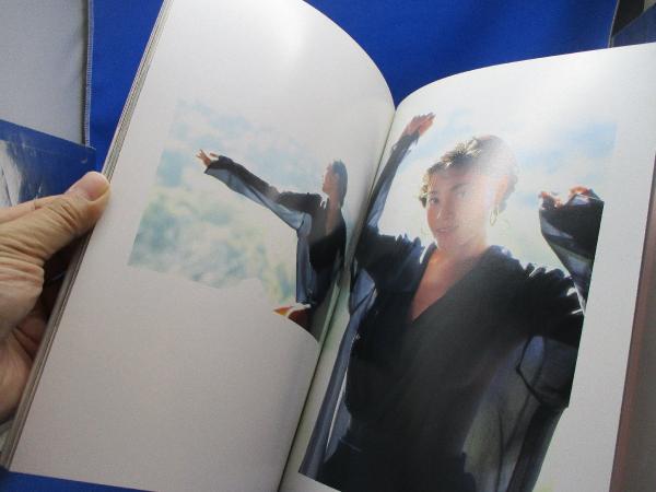 高橋駿一 1st写真集 『SHUN book』(ご本人直筆サイン入り) 高橋駿一 1st写真集 『SHUN book』(ご本人直筆サイン入り)