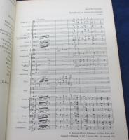 輸入楽譜/オーケストラ譜/ストラヴィンスキー/3楽章の交響曲(1945)/Symphony in 3 Movements for Orchestra/STRAVINSKY  
/SHOTT/大きさ縦約26cm×横約18cm/96P/

