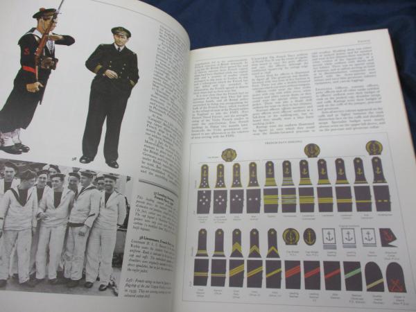 洋書/第二次世界大戦時の軍隊のユニフォーム・階級章・組織に就いて