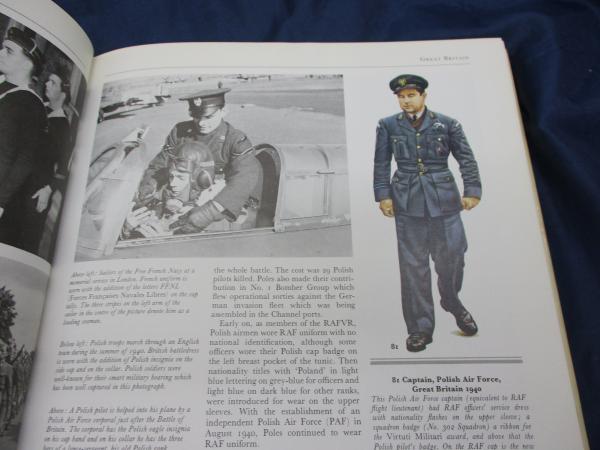 洋書/第二次世界大戦時の軍隊のユニフォーム・階級章・組織に就いて