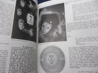 洋書/英文/BROKEN　MUSIC/Artists' Recordworks/includes Flexi Disc/レコードジャケット＋レコードレーベル　ほぼモノクロ写真集/ソノシート付き。
