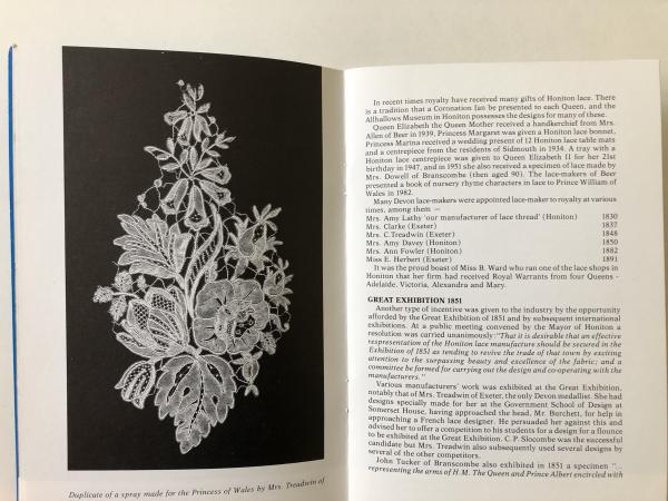 Amazon.co.jp: Technique of Honiton Lace : Luxton, Elsie: 洋書