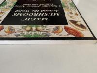 MAGIC MUSHROOMS　Around the World
A Scientific Journey, Across Cultures and Time（世界のマジックマッシュルーム　文化と時代を超えた科学の旅）