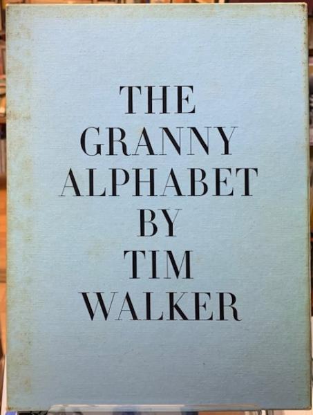 アート・デザイン・音楽 The grannny Alpharbet by Tim Walker Amazon | The Granny Alphabet | Walker, Tim, Hesketh-harvey