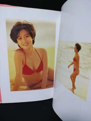 SWEET LOVE DREAM 岡田有希子写真集 2002年発行ハードカバー / 古書