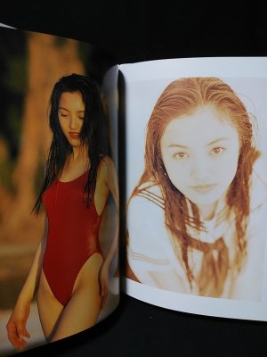 仲間由紀恵さん 直筆サイン入り写真集 仲間由紀恵さん 直筆サイン入り写真集