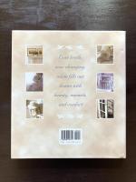AT HOME WITH WHITE : Celebrating the Intimate Home