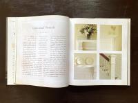 AT HOME WITH WHITE : Celebrating the Intimate Home