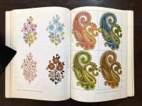 A Tresury of Design for Artists and Craftsmen : 725 paisleys, Flowers, geometrics, fork & primitive motifs