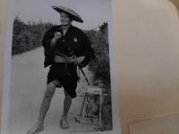 佐野周二　サイン入りプロマイド2枚+肉筆絵入年賀ハガキ3枚