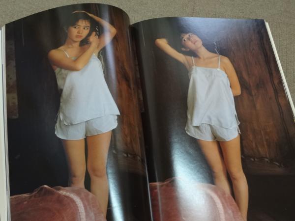 白夜の妖精 : 石野真子写真集(沢渡朔 撮影) / 古本、中古本、古書籍の