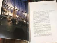 Glass in Building < A Guide to Modern Architectural Glass Performance by Brian Pye (1994-07-18)>