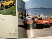 LA CARROZZERIA ITALIANA　洋書　　イタリアのカロッツェリア・冊子付（日伊デザイン交流会 翻訳/栗田一雄 監修）