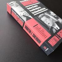 GAMBLING WITH ARMAGEDDON Nuclear Roulette from Hiroshima to the Cuban Missile Crisis　☆