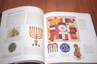 The secret language of symbols:a visual key to symbols and their meanings　シンボルの世界