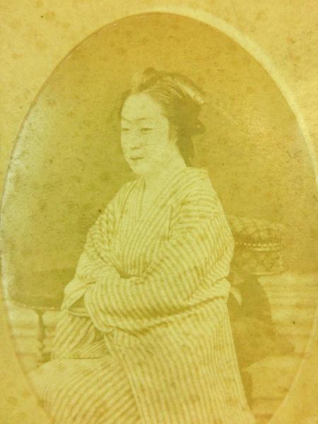 吉原遊廓 濃紫（小紫） 鶏卵紙・赤縁台紙 古写真 / 古本、中古本