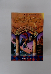 Harry　Potter　va HON DA PHU THUY 